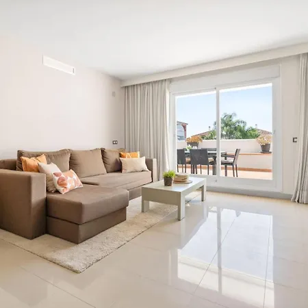 El Paraiso - With Sunny Terrace & Shared Pool *