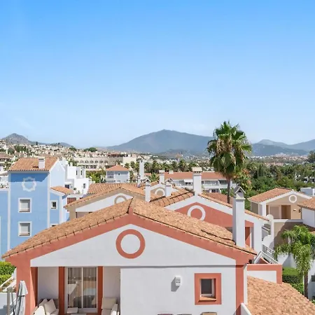 El Paraiso - With Sunny Terrace & Shared Pool * Estepona